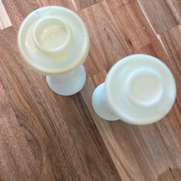 Tupperware Vintage Salt and Pepper Shakers | Plastic Vintage S&P - Picture 2 of 3